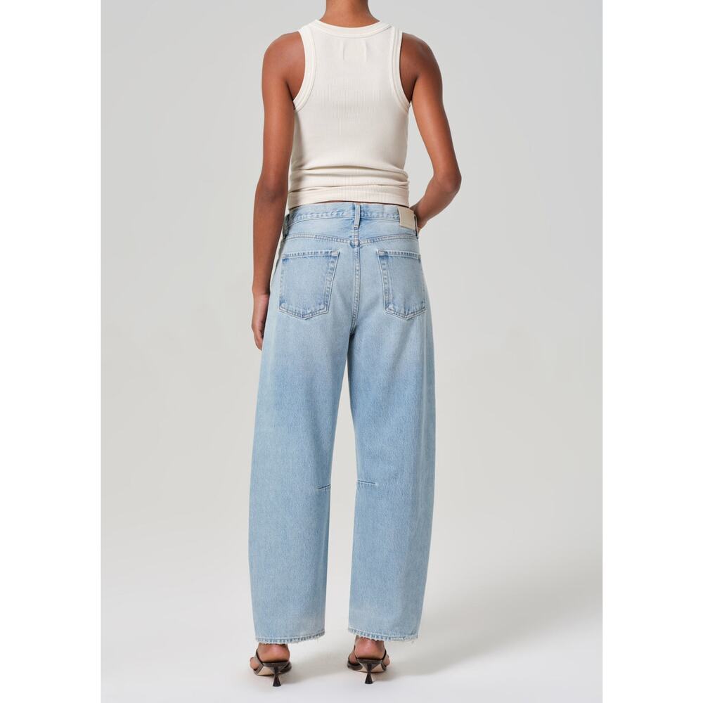 Citizens of Humanity Miro Relaxed Jean Barrel
In Gemini - Picture 2 of 13